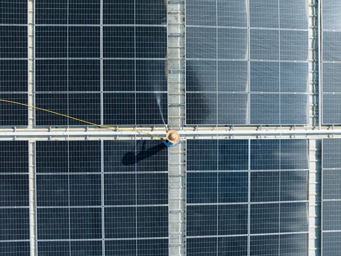 Cleaning solar power panels to increase power generation efficiency - Getty images 1818014915